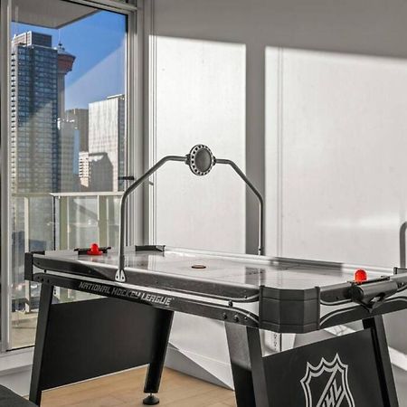 Luxury Apartment On The 9Th Floor Near Stampede, Complimentary Wine, 2 Car Ug Parking Calgary Zewnętrze zdjęcie