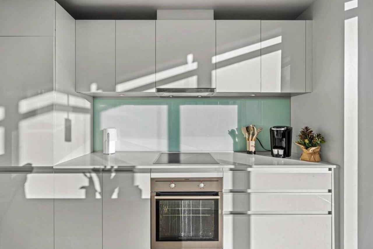 Luxury Apartment On The 9Th Floor Near Stampede, Complimentary Wine, 2 Car Ug Parking Calgary Zewnętrze zdjęcie