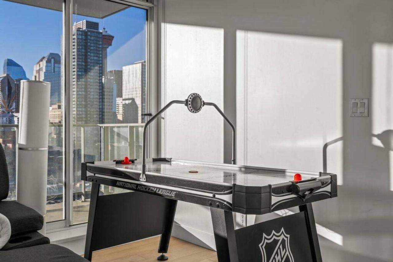 Luxury Apartment On The 9Th Floor Near Stampede, Complimentary Wine, 2 Car Ug Parking Calgary Zewnętrze zdjęcie