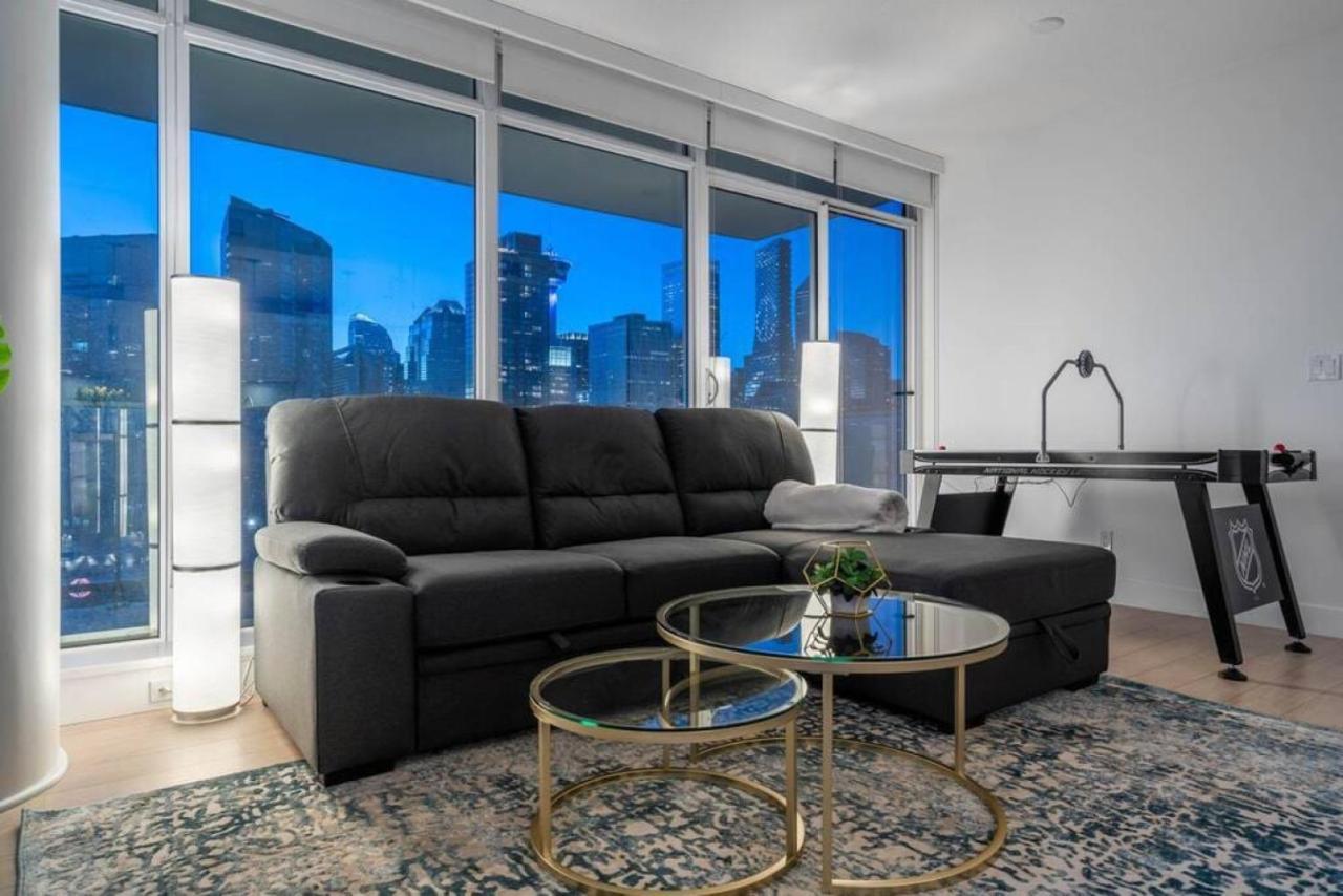 Luxury Apartment On The 9Th Floor Near Stampede, Complimentary Wine, 2 Car Ug Parking Calgary Zewnętrze zdjęcie