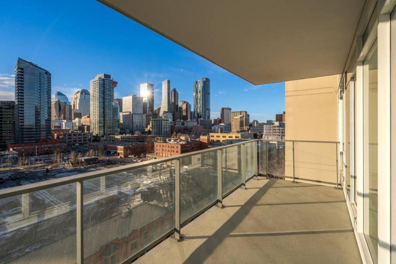 Luxury Apartment On The 9Th Floor Near Stampede, Complimentary Wine, 2 Car Ug Parking Calgary Zewnętrze zdjęcie