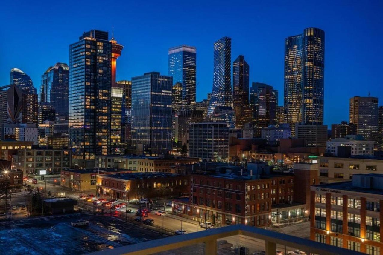 Luxury Apartment On The 9Th Floor Near Stampede, Complimentary Wine, 2 Car Ug Parking Calgary Zewnętrze zdjęcie